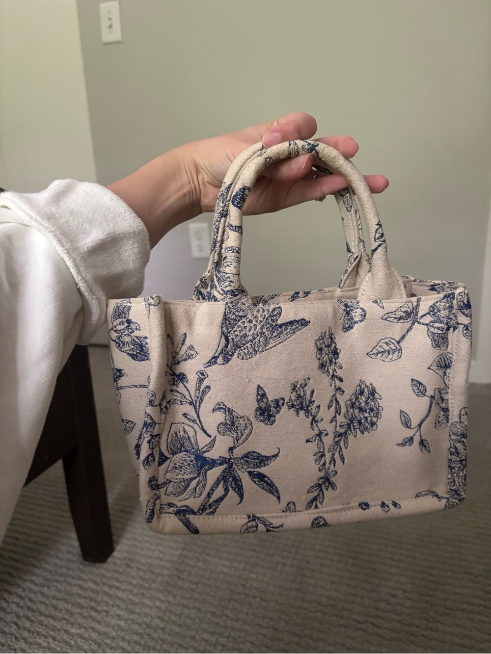 Mini Canvas Floral Tote with adjustable strap - Picture 2 of 5